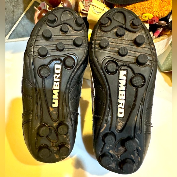 VTG UMBRO SOCCER CLEATS SZ 1.5 KID CHILD UNISEX SOFTBALL BASEBALL SPORTS NOVELTY - Picture 11 of 12